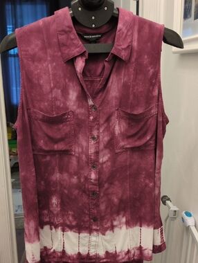 Rock & Republic Deep Plum Tie-Dye Sleeveless Button Down